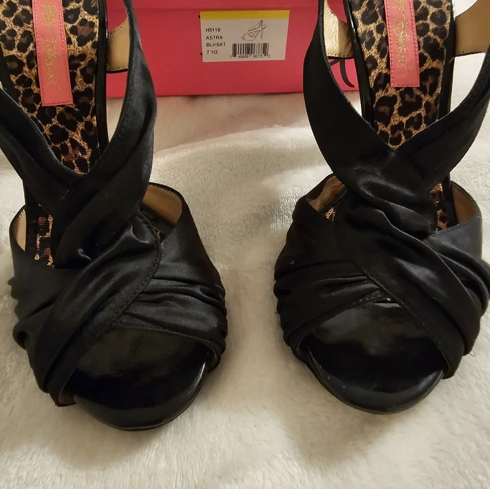 Betsey Johnson Astra black slingback satin shoes size 7.5 - Picture 2 of 8